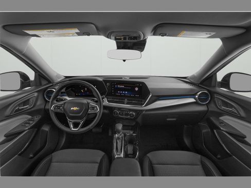 Used 2025 Chevrolet Trax LT FWD image 9