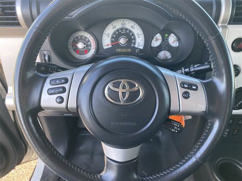 Used 2014 Toyota FJ Cruiser 4WD image 19