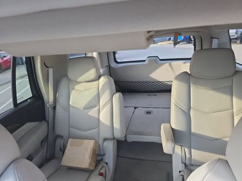 Used 2019 Cadillac Escalade Luxury image 8