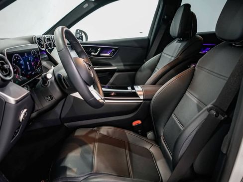 Used 2025 Mercedes-Benz GLC 300 image 17