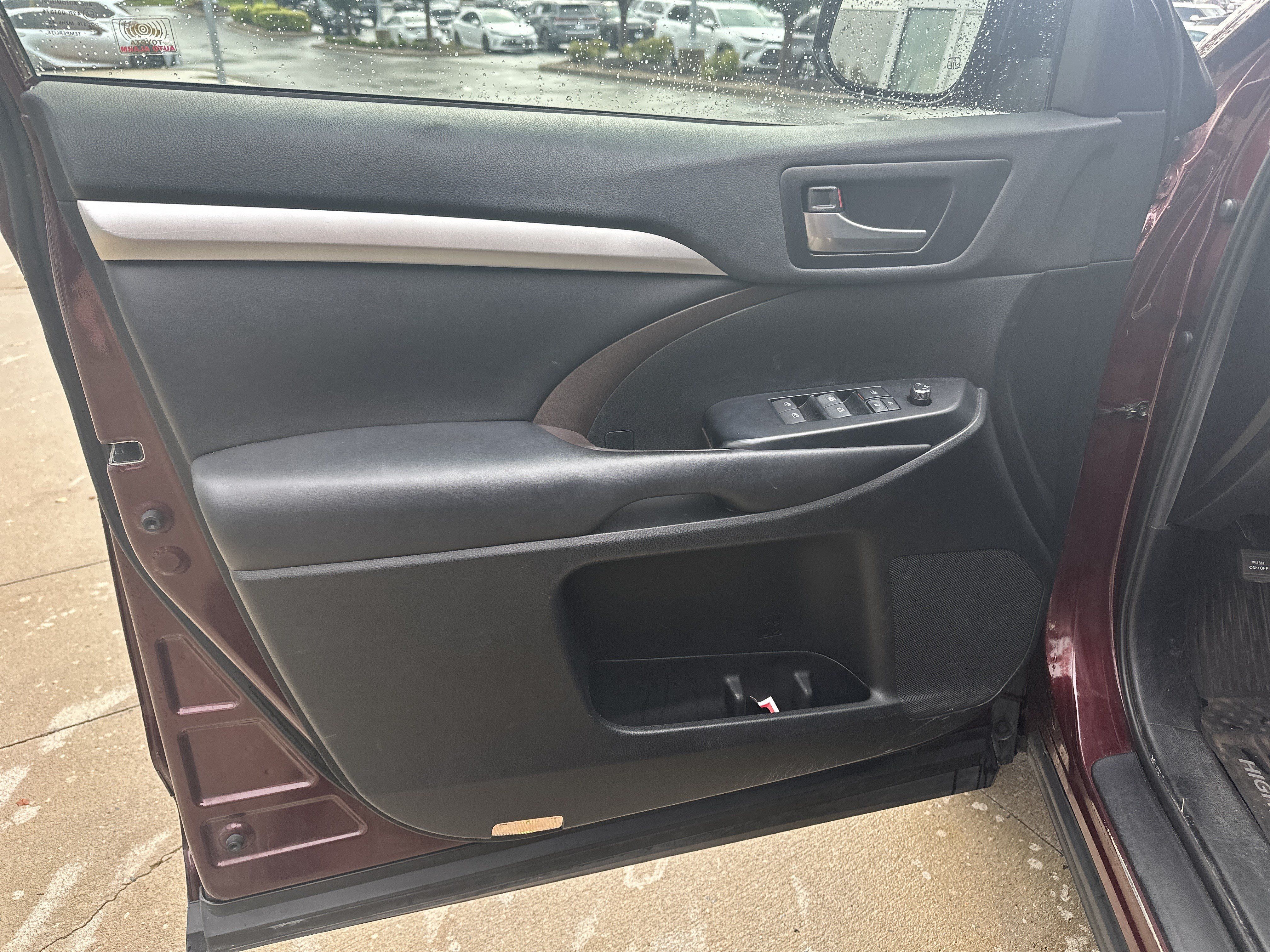 Used 2019 Toyota Highlander XLE AWD/4WD image 13