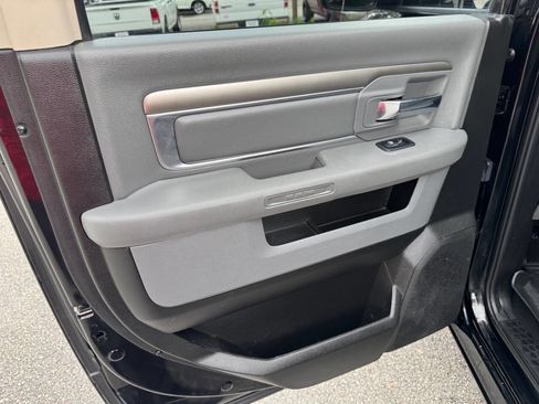 Used 2019 RAM 1500 Classic SLT image 43