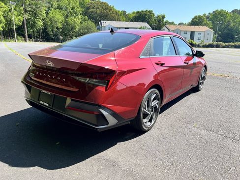 Used 2025 Hyundai Elantra SEL FWD image 3