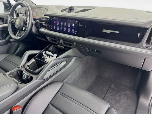 Certified 2025 Porsche Cayenne E-Hybrid AWD/4WD image 31