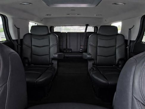 Used 2019 Cadillac Escalade Luxury w/ Escalade Sport Edition AWD/4WD image 12