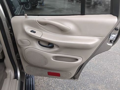 Used 2001 Ford Expedition XLT image 16