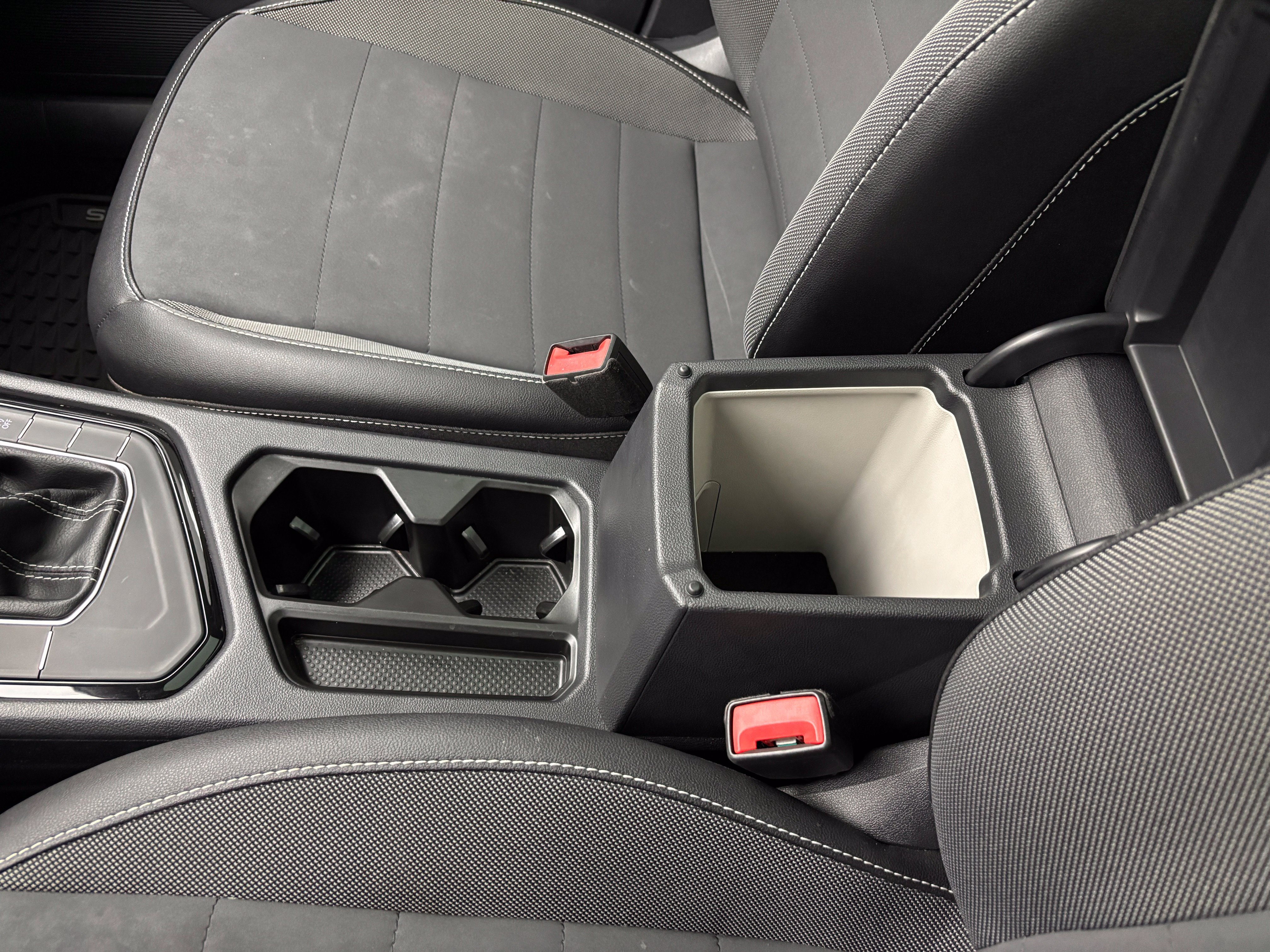 Used 2023 Volkswagen Taos SE w/ Panoramic Sunroof Package FWD image 28