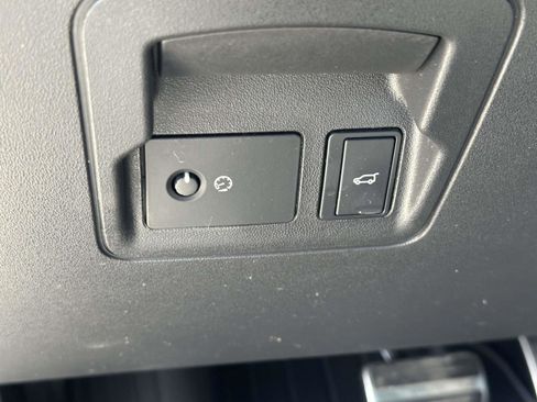 Used 2023 Land Rover Range Rover Velar R-Dynamic S image 24