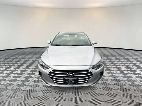 Used 2018 Hyundai Elantra SE w/ SE Connectivity Package 04 FWD image 2