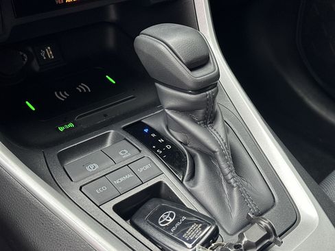 Used 2025 Toyota RAV4 XLE w/ Convenience Package FWD image 31