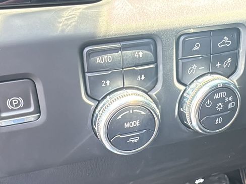 Certified 2024 GMC Sierra 1500 AT4 w/ Technology Package AWD/4WD image 9