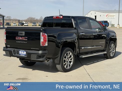 Used 2022 GMC Canyon Denali image 4