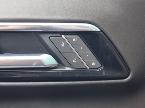 Used 2025 Chevrolet Tahoe Premier AWD/4WD image 13