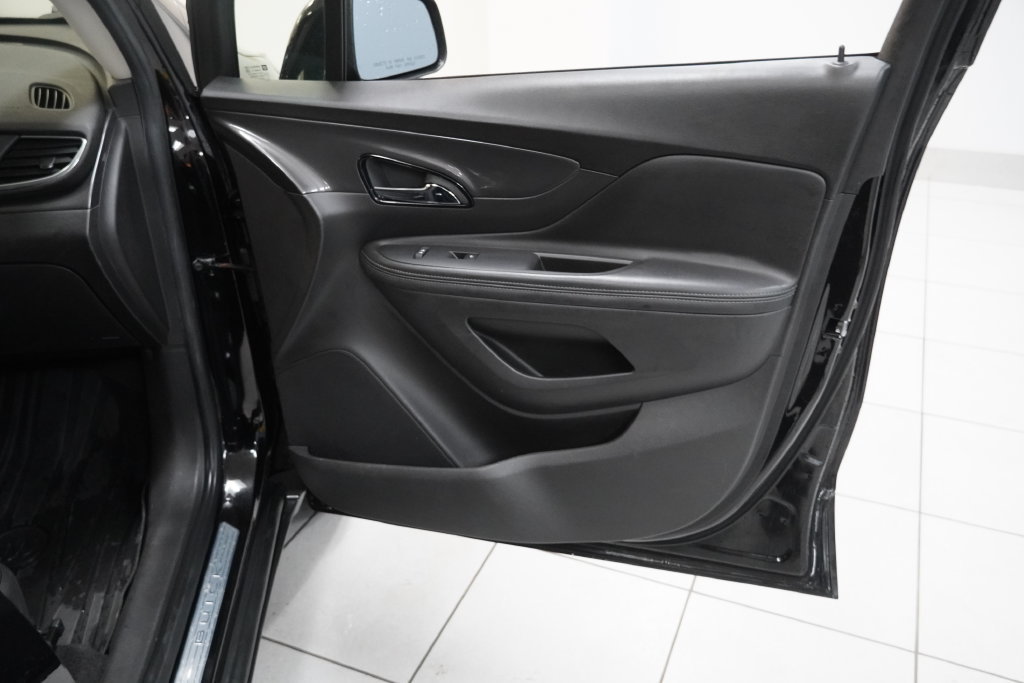 Used 2020 Buick Encore Preferred AWD/4WD image 24