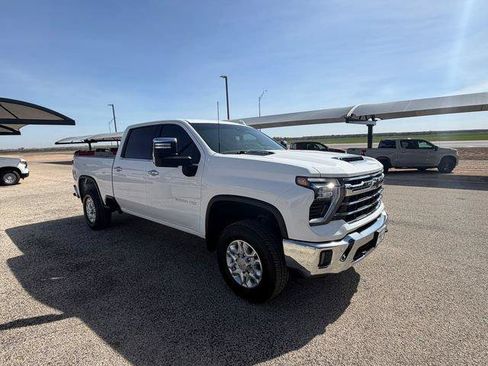Used 2024 Chevrolet Silverado 2500 LTZ AWD/4WD image 3