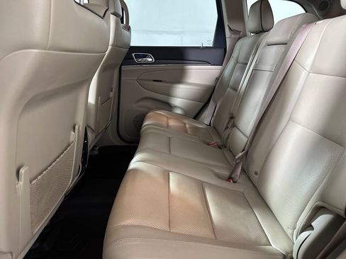 Used 2018 Jeep Grand Cherokee Overland AWD/4WD image 22
