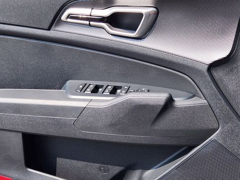 New 2025 Kia Sportage LX image 18