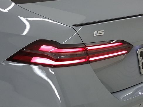 New 2026 BMW i5 eDrive40 w/ M Sport Package image 11