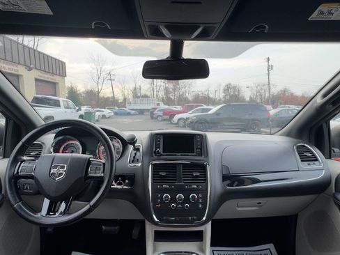 Used 2018 Dodge Grand Caravan SXT image 17