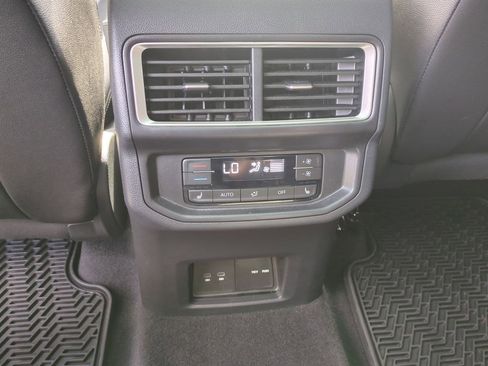 Used 2025 Volkswagen Atlas SEL Premium R-Line image 34