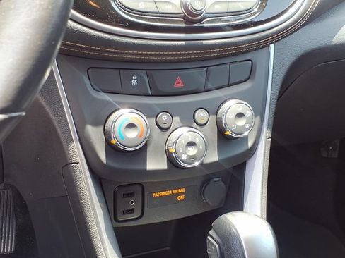 Used 2018 Chevrolet Trax LT w/ LT Convenience Package AWD/4WD image 9