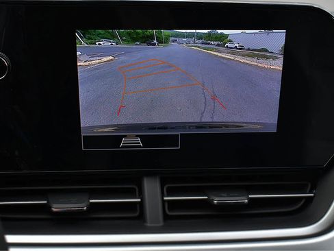 Used 2024 Chevrolet Trax RS w/ Sunroof Package FWD image 19