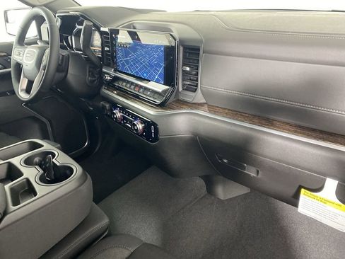 New 2026 GMC Sierra 1500 SLE image 28