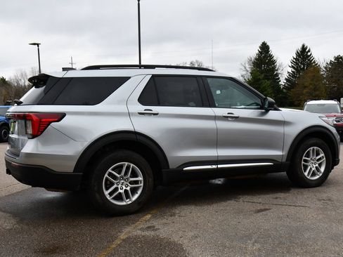 Used 2025 Ford Explorer Active image 7
