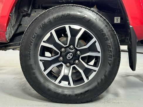 Used 2021 Toyota Tacoma TRD Sport w/ Technology Package image 34