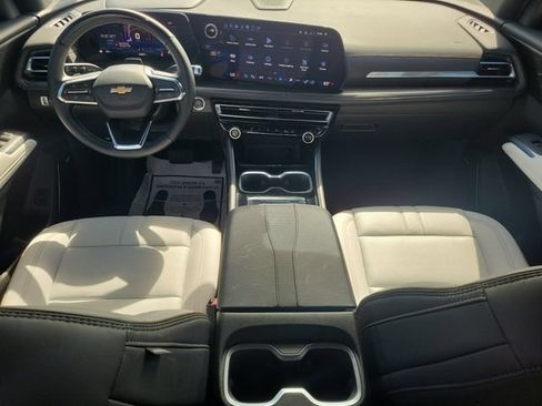 Used 2025 Chevrolet Traverse High Country FWD image 15