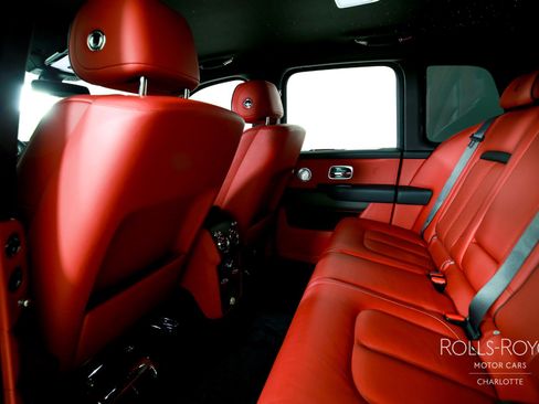 Certified 2022 Rolls-Royce Cullinan w/ Dark Exterior Package image 19