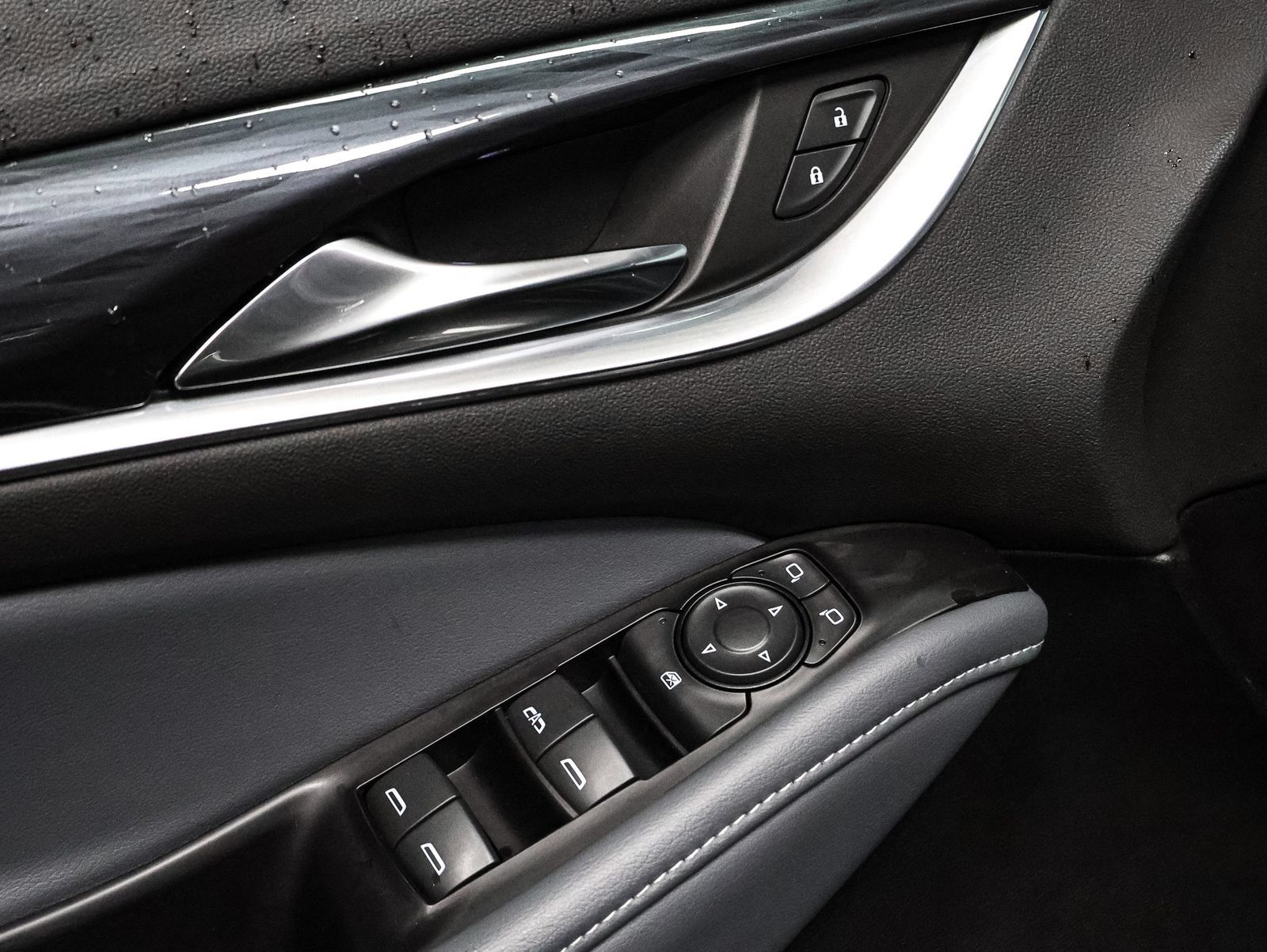 Used 2020 Buick Enclave Essence AWD/4WD image 20