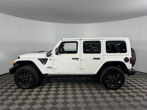Used 2025 Jeep Wrangler Unlimited Sahara AWD/4WD image 11