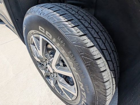 Used 2023 GMC Acadia SLE image 40