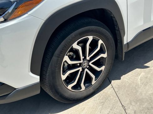 Used 2023 Toyota Corolla Cross AWD Hybrid image 9