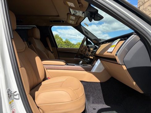 New 2026 Land Rover Range Rover Long Wheelbase SE AWD/4WD image 15