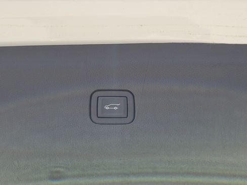 Used 2024 Buick Enclave Essence w/ Experience Buick Package FWD image 18