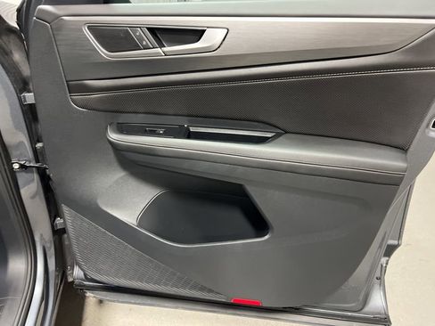 Used 2025 Volkswagen Atlas Cross Sport SE image 9