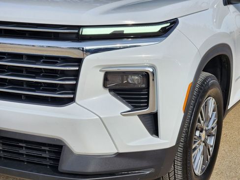 Used 2026 Chevrolet Traverse LT image 8