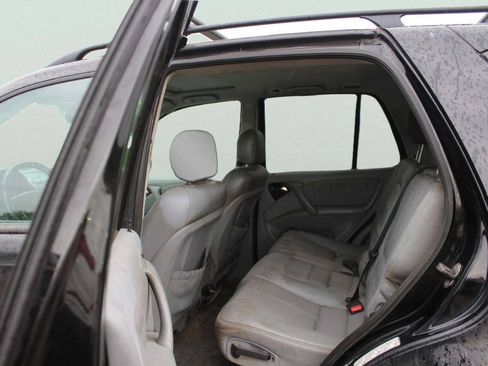 Used 2002 Mercedes-Benz ML 320 4MATIC image 8