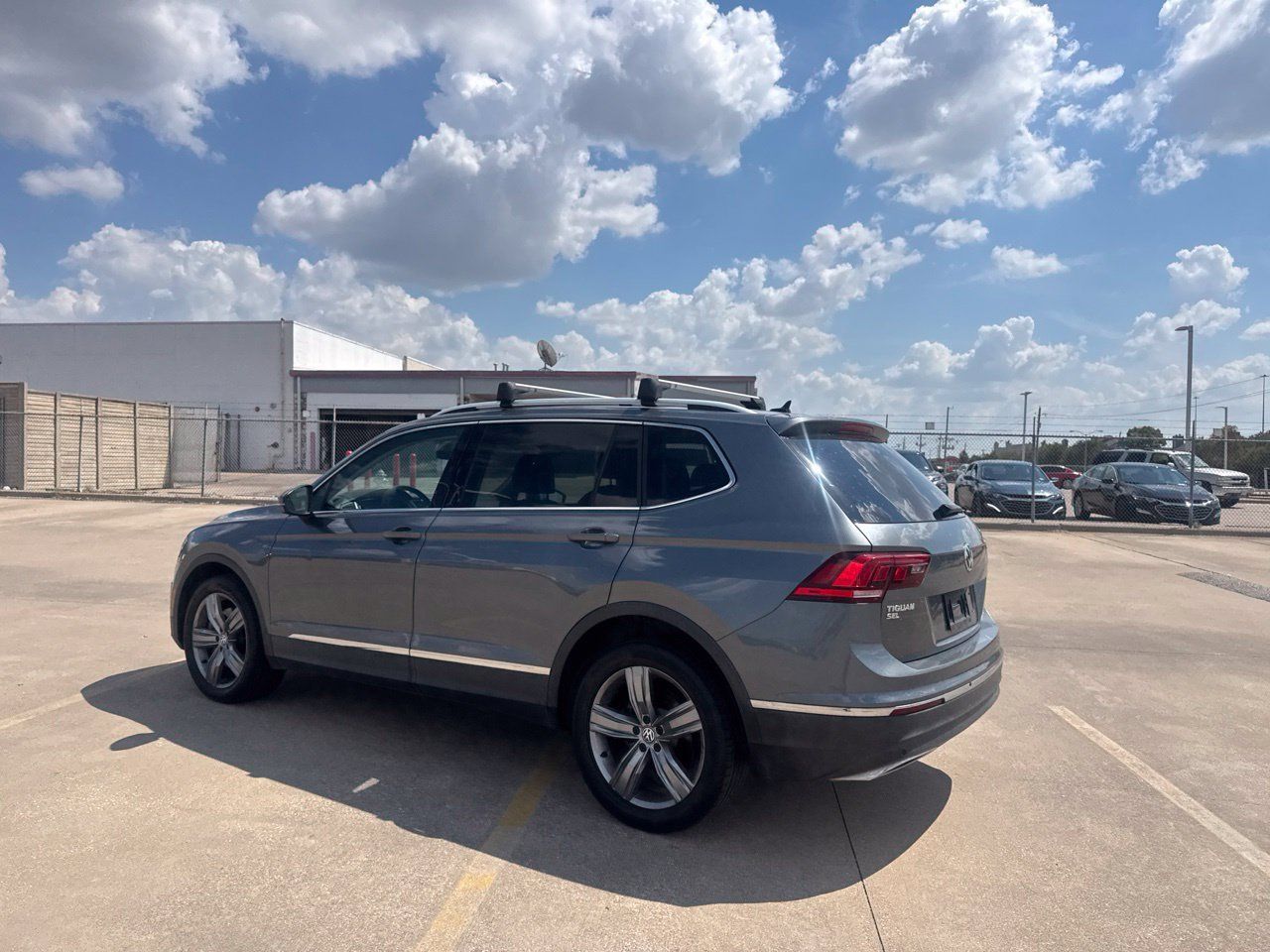 Used 2018 Volkswagen Tiguan SEL Premium FWD image 15