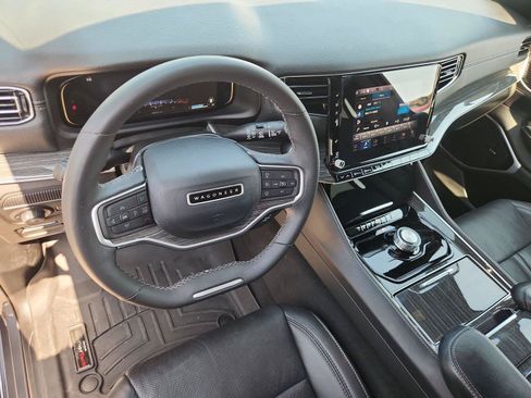 Used 2022 Jeep Wagoneer Series III w/ Premium Group I RWD image 10