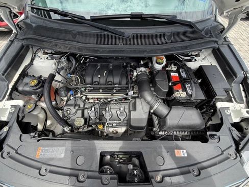 Used 2018 Ford Explorer XLT w/ Equipment Group 202A FWD image 34