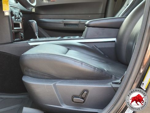 Used 2009 Chrysler 300 Touring RWD image 24