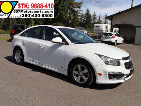 Used 2016 Chevrolet Cruze LT w/ Sun And Sound Package FWD image 11