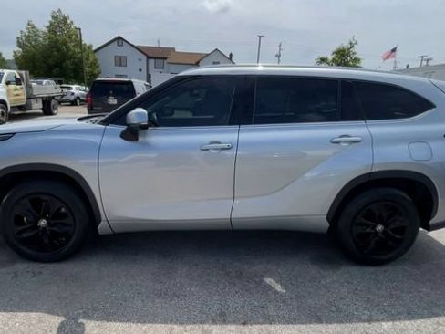 Used 2020 Toyota Highlander XLE FWD image 7