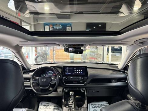 Used 2025 Toyota Grand Highlander AWD image 22