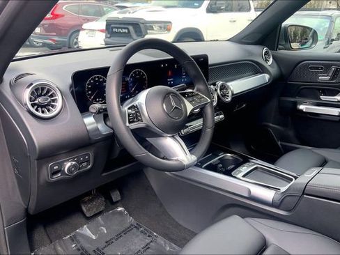 Used 2025 Mercedes-Benz GLB 250 4MATIC image 14