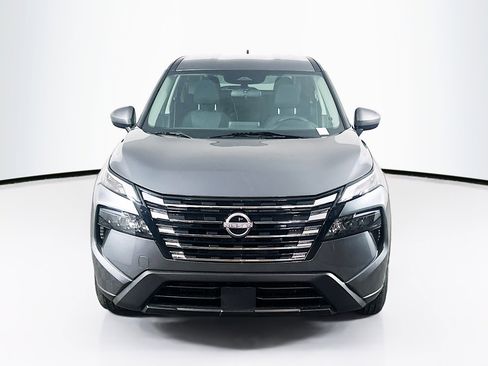 Used 2024 Nissan Rogue SV image 2