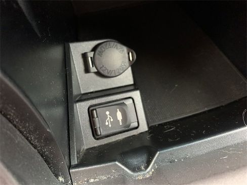 Used 2015 Toyota Camry XSE image 26